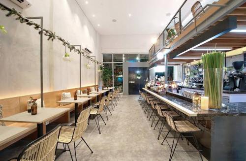 3 Restoran seru buat malam mingguan lo